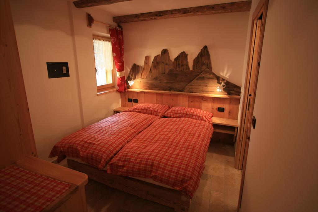 Chalet Pian Campitello di Fassa Luaran gambar